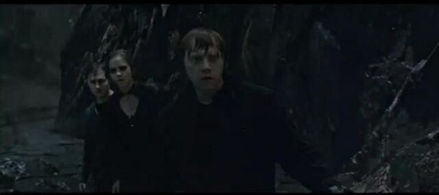 File:The trio in Gringotts.jpg
