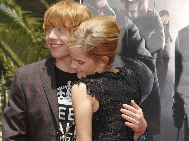 File:Ron-and-Hermione-Wallpaper-romione-25678642-1024-768.jpg
