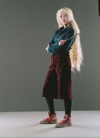 Dosya:Luna-lovegood-and-converse-strawberry-and-cherry-hi-top-sneakers-gallery.jpg