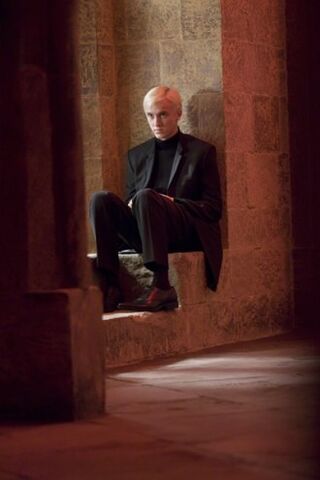 Bestand:330px-BroodingMalfoy.jpg