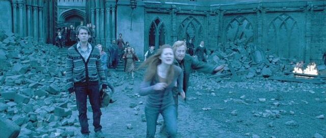 File:DH2 Ginny Weasley running and shouting.jpg