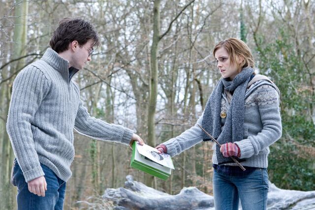 File:Emma-watson-new-harry-potter-and-the-deathly-hallows-promos-02.jpg