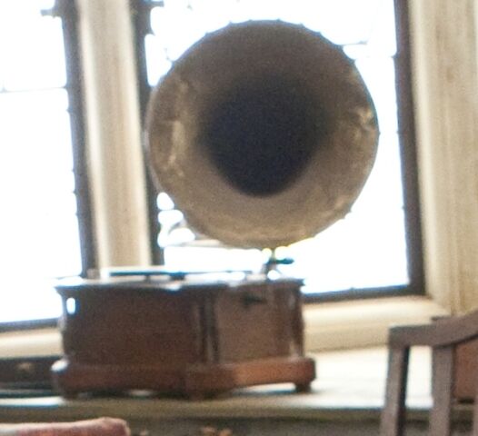 File:WeasleysGramophone.jpg