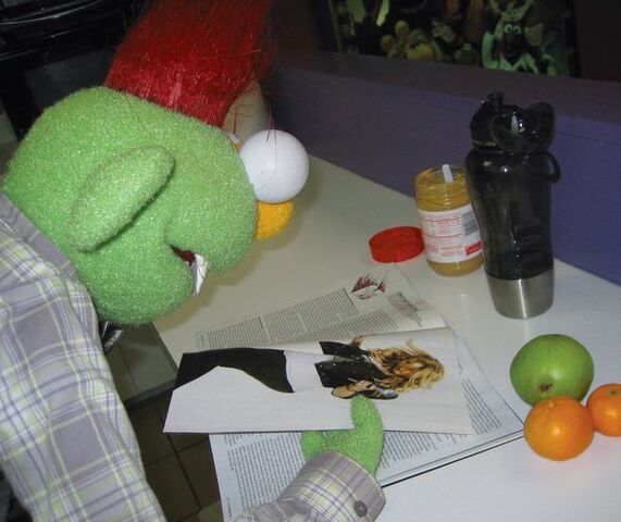 File:Puppetuptweet7.jpg