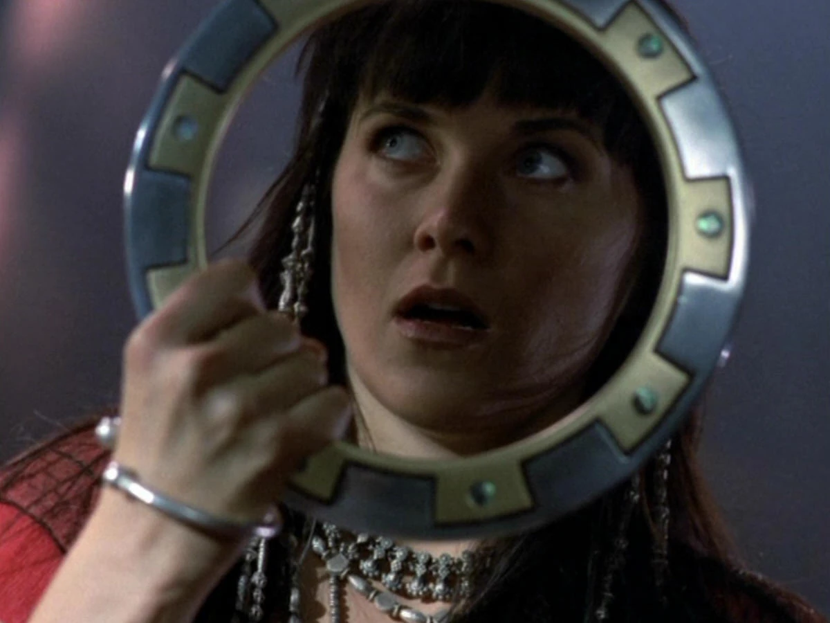 Image Xena s5 chakram dArc171.jpg Legendary Journeys FANDOM