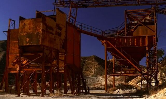 File:Refinery 2.jpg