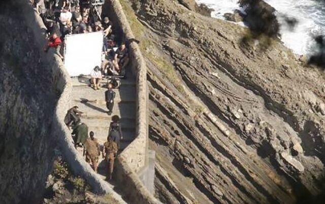 Archivo:Jon-y-davos-tyrion-dragon.jpg