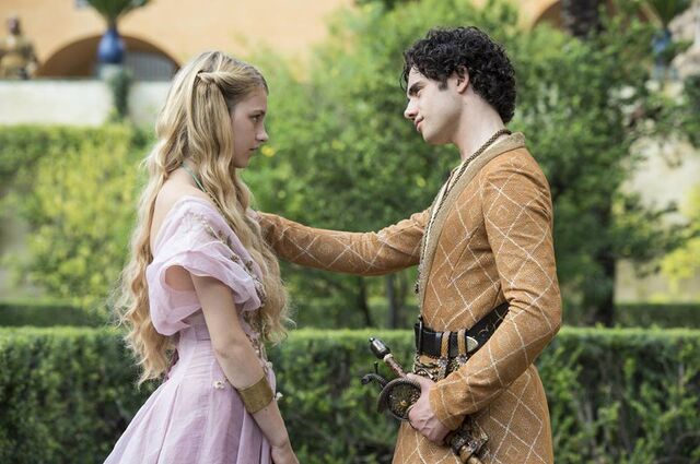 Archivo:Myrcella Baratheon y Trystane Martell HBO.jpg