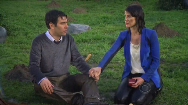 File:Robin holds Ted's hand.jpg