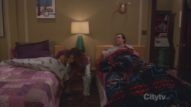 File:Twin-Beds 08.jpg