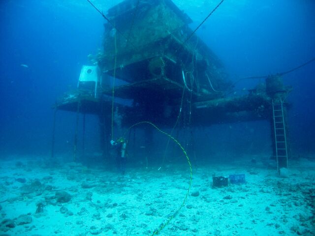 File:Aquarius habitat external.jpg