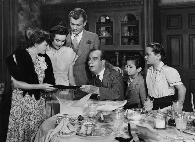 File:Family-shadow-of-a-doubt.jpg
