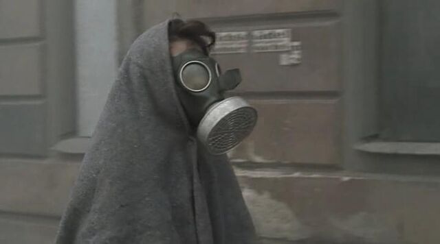 File:Gaskmask woman 2.jpg