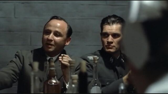 File:Bunker Jokes Hewel.jpg