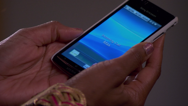 File:HH156 27 NorasPhone.png
