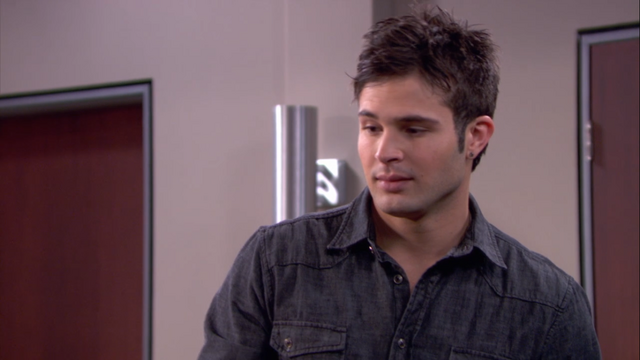 File:Eddiesinlovewithloren.png