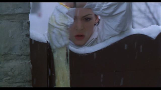 File:07 Alice Pulls out her Hand from the Bucket.png