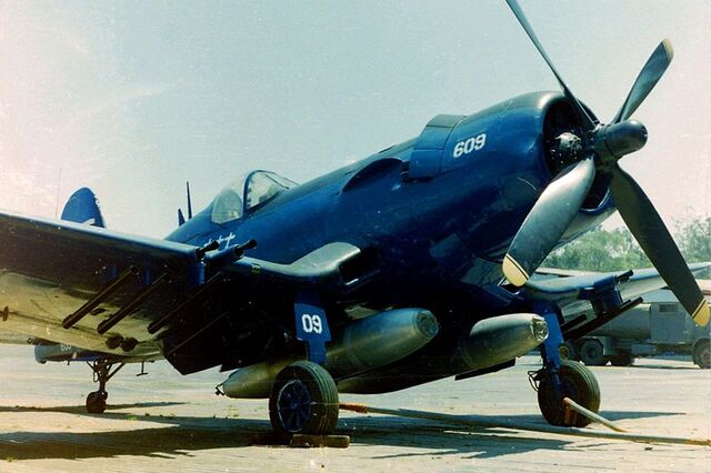 Archivo:Chance vought corsair f4u-5n FAH-609.jpg