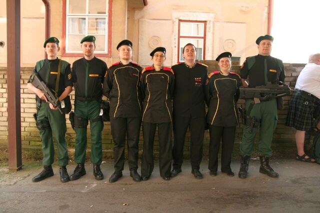 File:HMS Phantom Crew.jpg