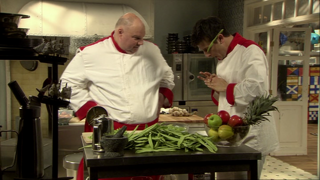 Datei:Flo testet die Glücksbohne.png