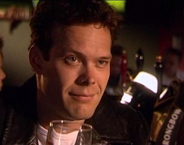 Fil:Scott, sesong 18.jpg