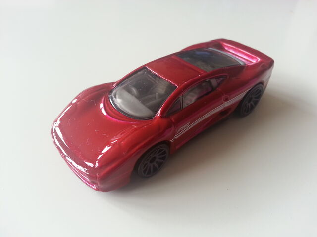 File:JAGUAR XJ220 2011 JDMIKE.jpg