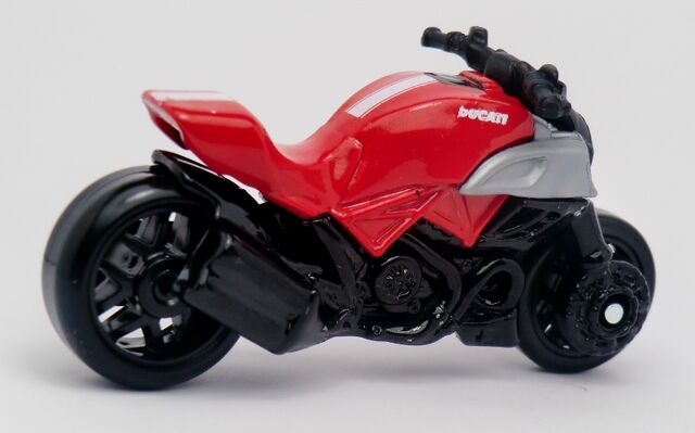 File:Ducati Diavel-2013.jpg
