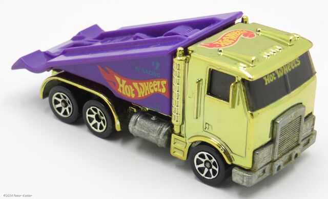 File:Ramp Truck-10030.jpg