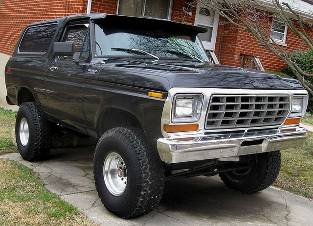File:800px-Ford Bronco .jpg