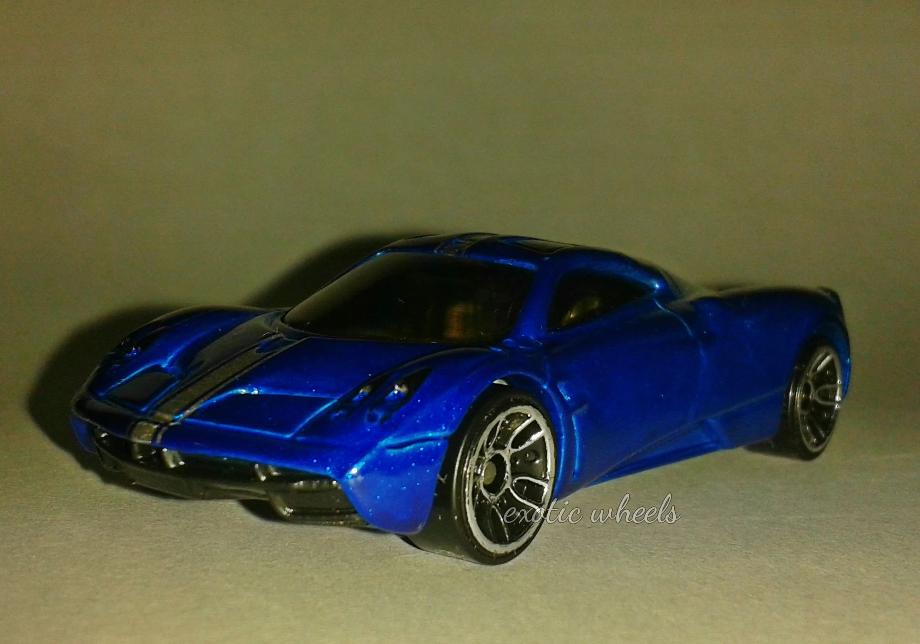 Pagani huayra hot wheels