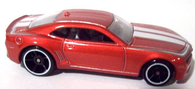 File:'10 Camaro HW Garage.jpg