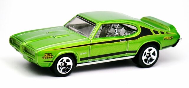 File:'69 Pontiac GTO-2013 5-Pack.jpg