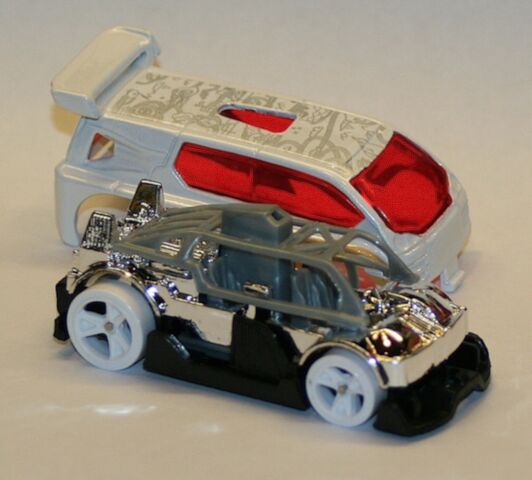 File:2012 HyperlinerBodyOffChassis.jpg