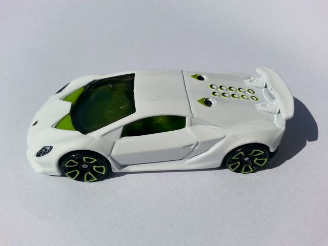 File:Lamborghini Sesto Elemento side.jpg