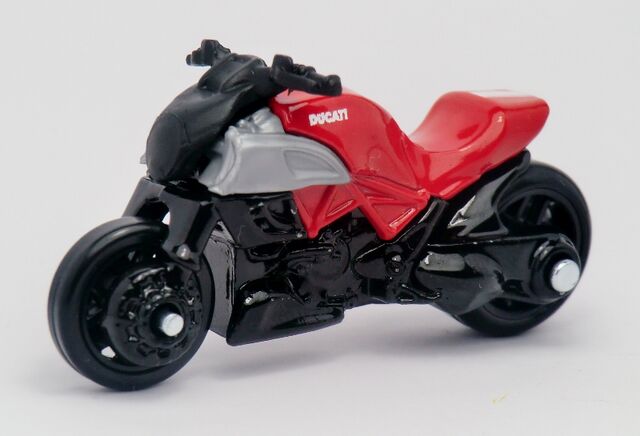 File:Ducati Diavel-2013 009.jpg