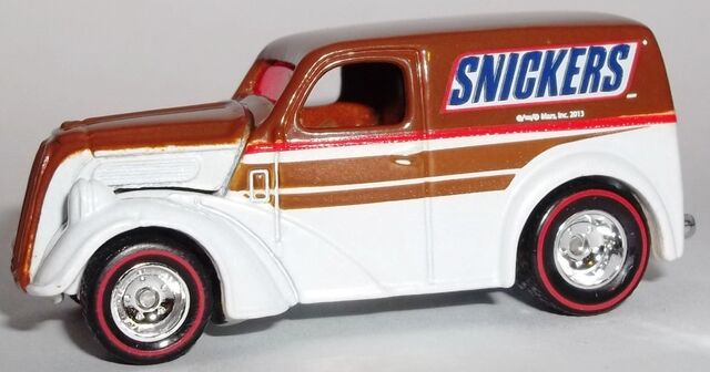 File:HW-2013-Anglia Panel Truck-MarsCandy.jpg