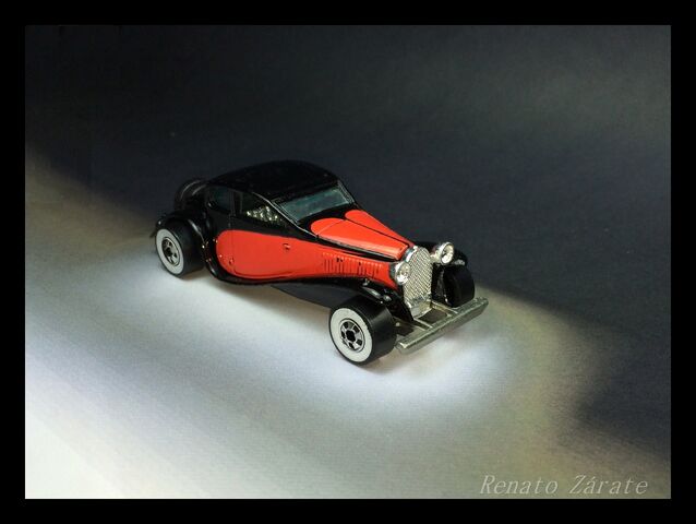 File:3 '37 Bugatti 1982.jpg