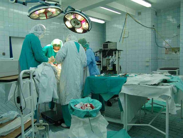 File:Operating theatre.jpg