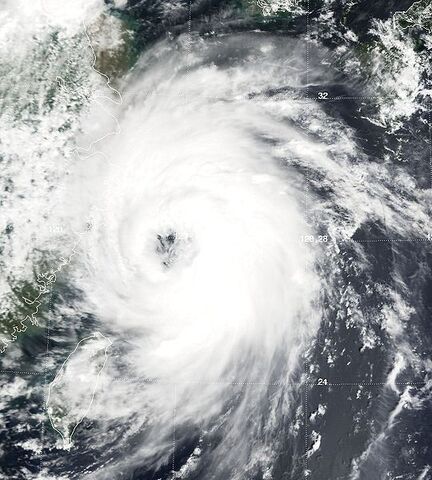 File:Typhoon Prapiroon 30 aug 2000 0225Z.jpg