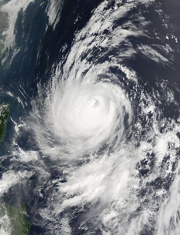 File:Typhoon Halong 14 july 2002 0155Z.jpg