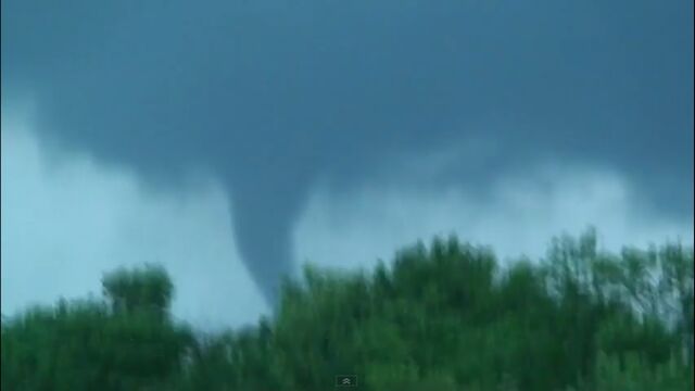 File:Elmwood-illinois-tornado-june-5-2010.jpg
