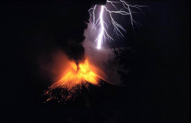 File:Voolcanic eruption 33.png