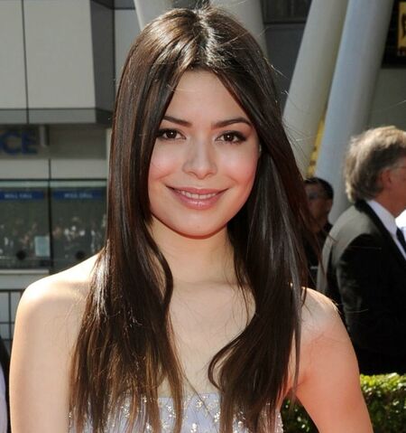 File:Miranda-cosgrove-creative-arts-emmys-05.jpg