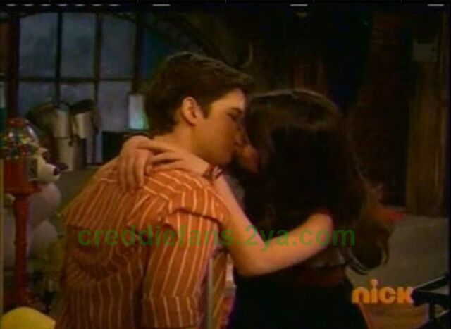 File:ICarly Studio Kiss 2.jpg