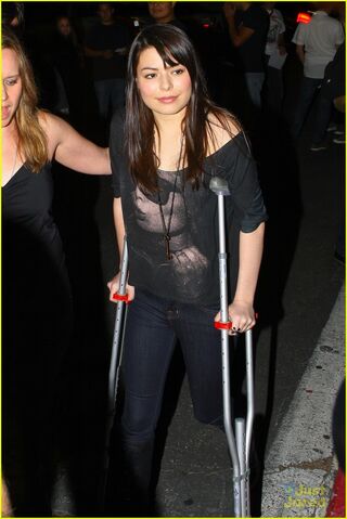 File:Miranda-cosgrove-foo-fighters-07.jpg