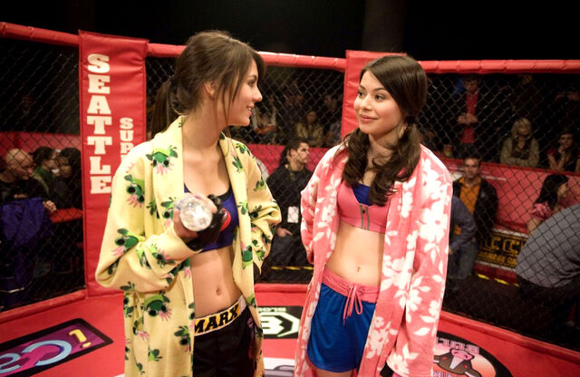 File:Victoriajustice92898mir.jpg