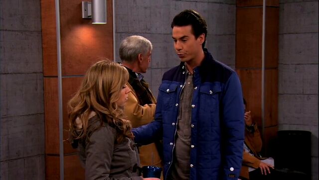 File:ICarly.S05E10.iToe.Fat.Cakes.480p.WEB-DL.x264-mSD.mkv 000737446.jpg