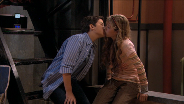 File:Seddie Kiss 1.png