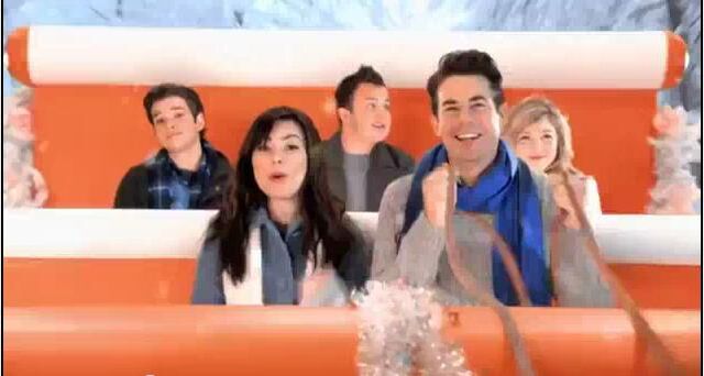 File:Icarlyholidaypromo.jpg