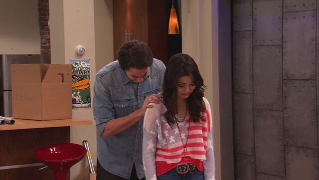 File:ICarly.S06E01.iApril.Fools.480p.WEB-DL.x264-mSD-12-25-28-.jpg